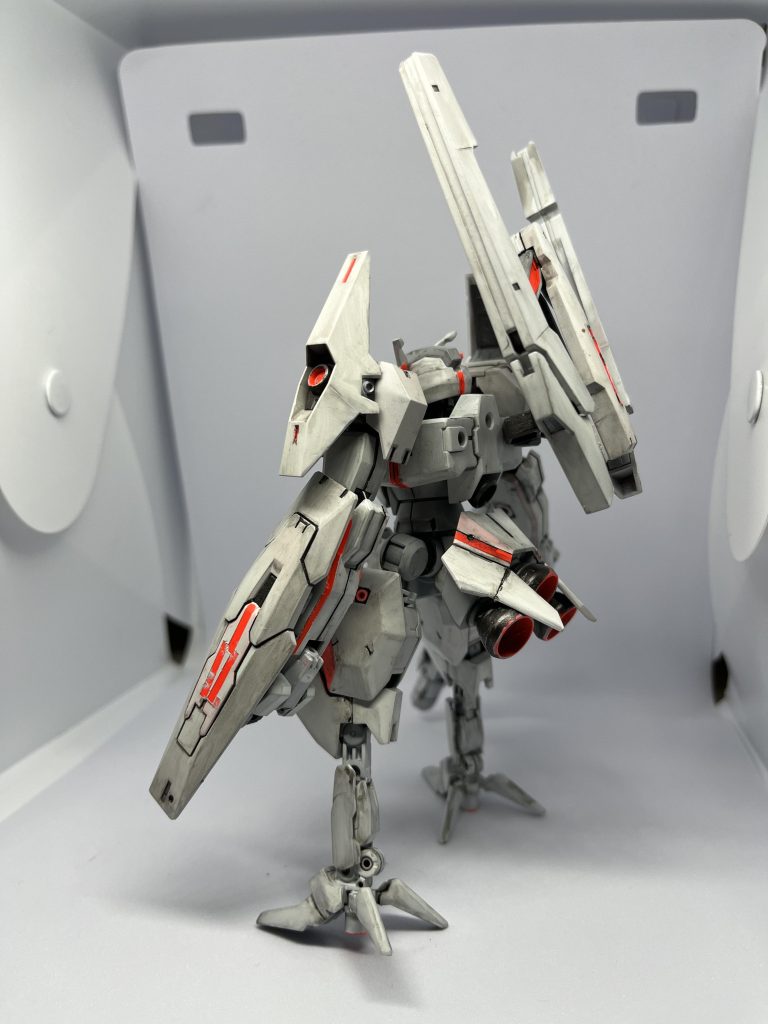 この機体が　全体的に武器感があって好きですが、カラーリングの失敗が悲しい盾がチャームポイント🛡