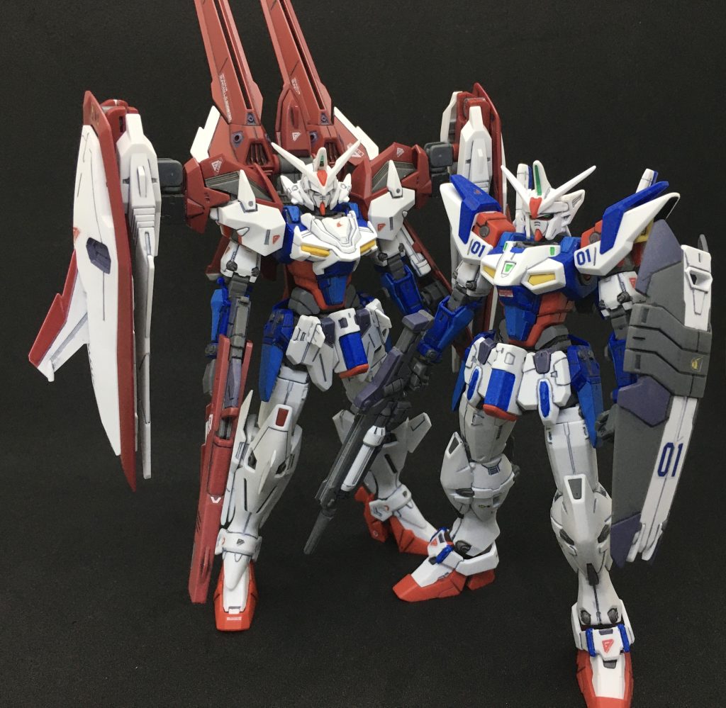 　改修前であるガンダムジェミナス01と。頭部、肩、スネ、バックパックと武装が主な変更箇所で腕や腿はほぼ改修前と同様ですね。