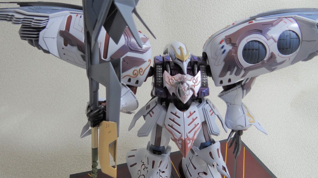 胸にハマーン様のレリーフを取り付けてみました