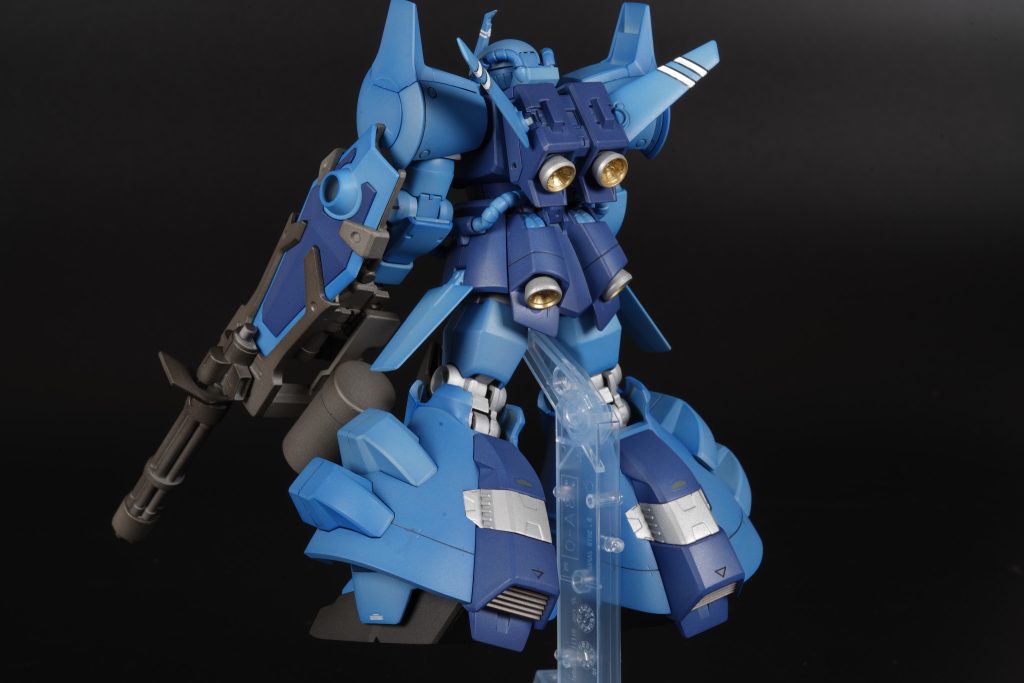 スジボリ・墨入れ・部分塗装(筆塗り)・水転写デカールにも挑戦しています。スジボリは全て0.2墨入れは全てタミヤの墨入れ塗料ブラック筆塗り(ランドセルの羽の白色)はフォーアーティストマーカーの白を塗料皿に出して筆塗り水転写デカールはセット付属品・HGグフ用のガンダムデカールあとはハイキューパーツのものも使用しました。