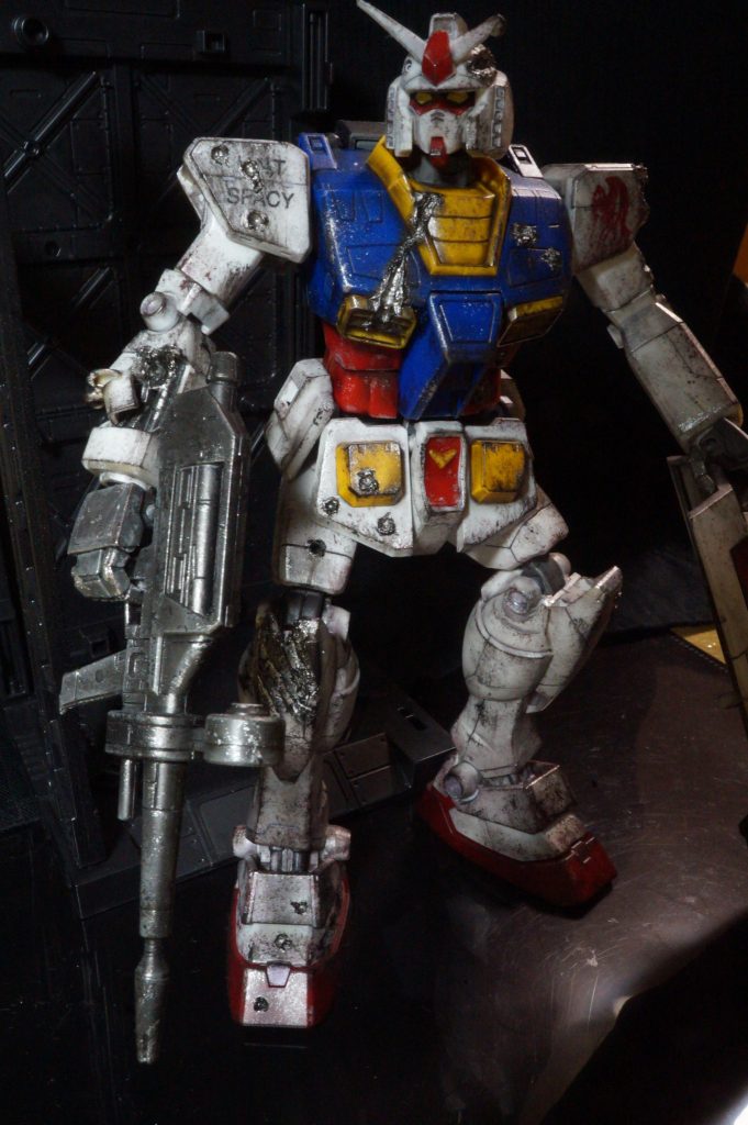 右腕とアンテナ左側はライターで溶かしてみました。