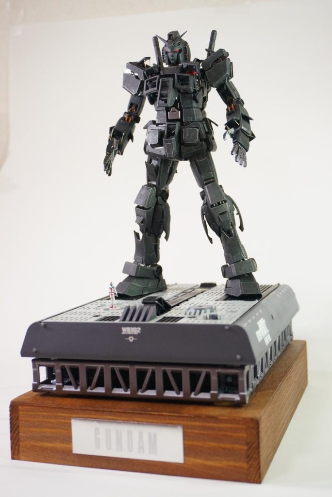 台座はMGアッガイ付属のものと100均で揃えたものを使ってます