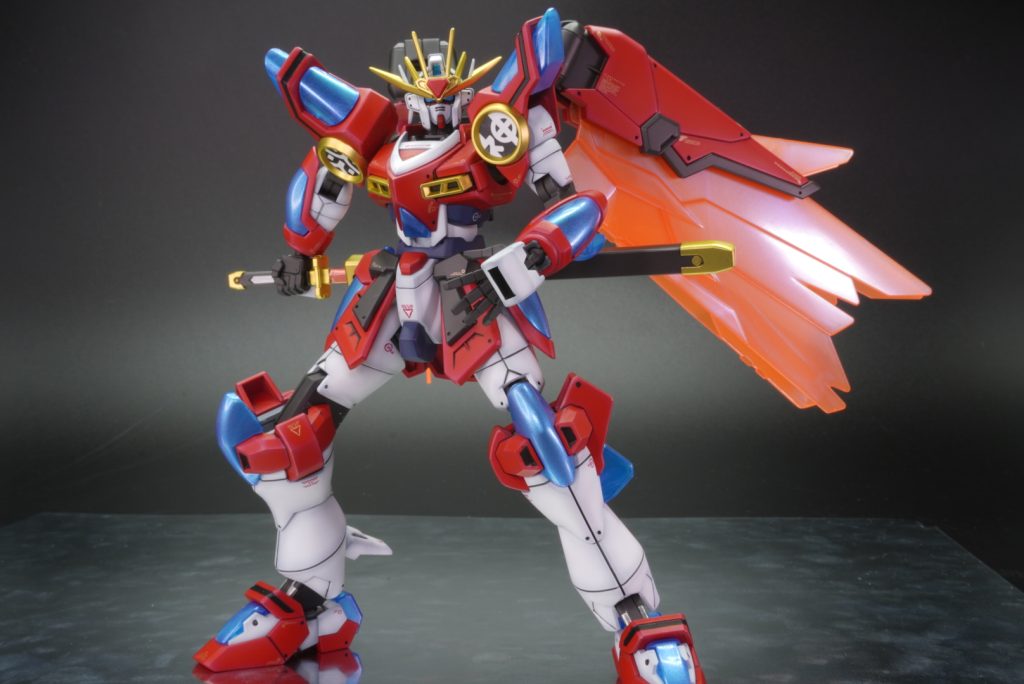 足裏の肉抜き穴埋めの際にネオジム磁石をいれることにより、100均のステンレスプレートを置くと台座無しで自立出来るようになりました。