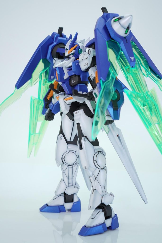 集光パーツはブラックライトに反応するのですが、それ以外は反応しないので、偏光パール(プリズムパステルミントグリーンブルー)と蛍光グリーンを混ぜて、偏光感のあるクリアーパーツにしました。