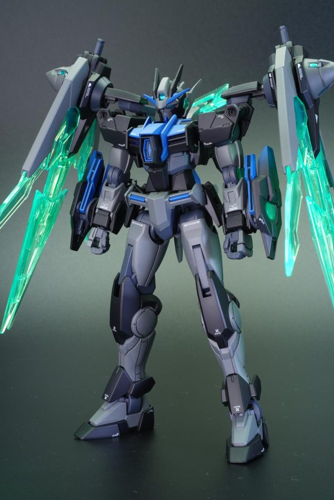 黒をメインにし、グレーとブルーグレーで塗装し、ワンポイントとしてブルーを使用しています。