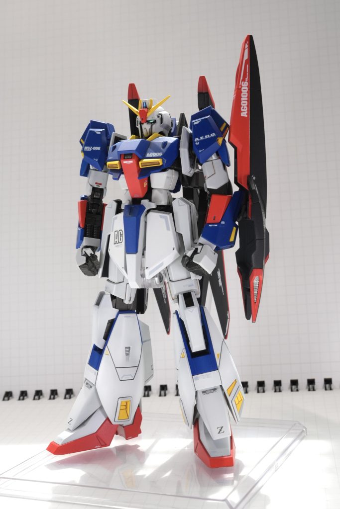 Yea, two sets of Premium Bandai kits completed together(along with the U.C. 0088 Wave Rider version). I didn't make any huge modification work on this piece, but for colour scheme this time I chose a more classic-looking blue and yellow so that the over all tone is closer to the TV-anime version.