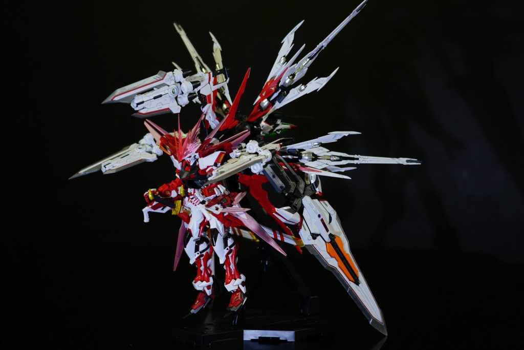 フルバーストモードバッテリーパックから、核エンジンに変更された為、レッドドラゴンのそれより、格段に威力が増している。