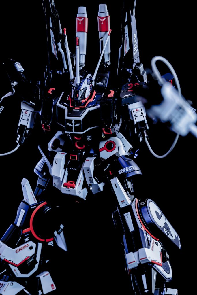 アクセントとしてバーニアを焼き色風に塗装したりカーボンデカールを貼り付けたりしました✨️