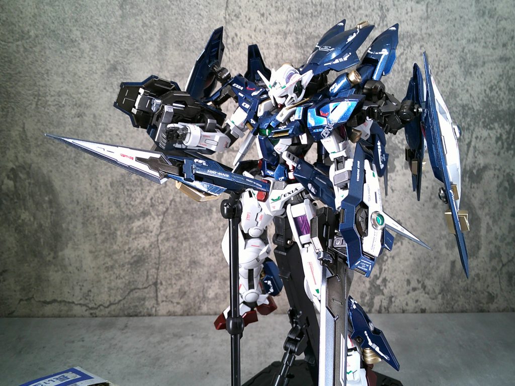 肩にはGNソードガンビットが二本GNショートソードをちょっといじって作ってます。