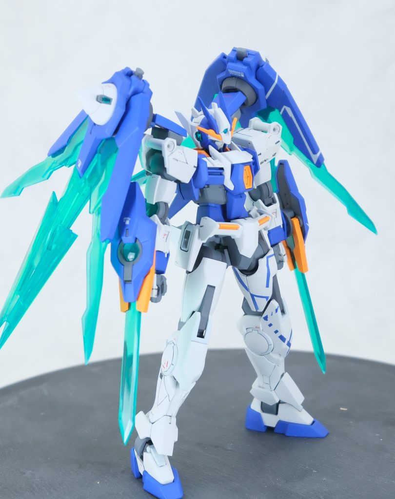 クリアパーツには蛍光塗料を吹いていますが、ブラックライト当てなくても十分光るのは凄い