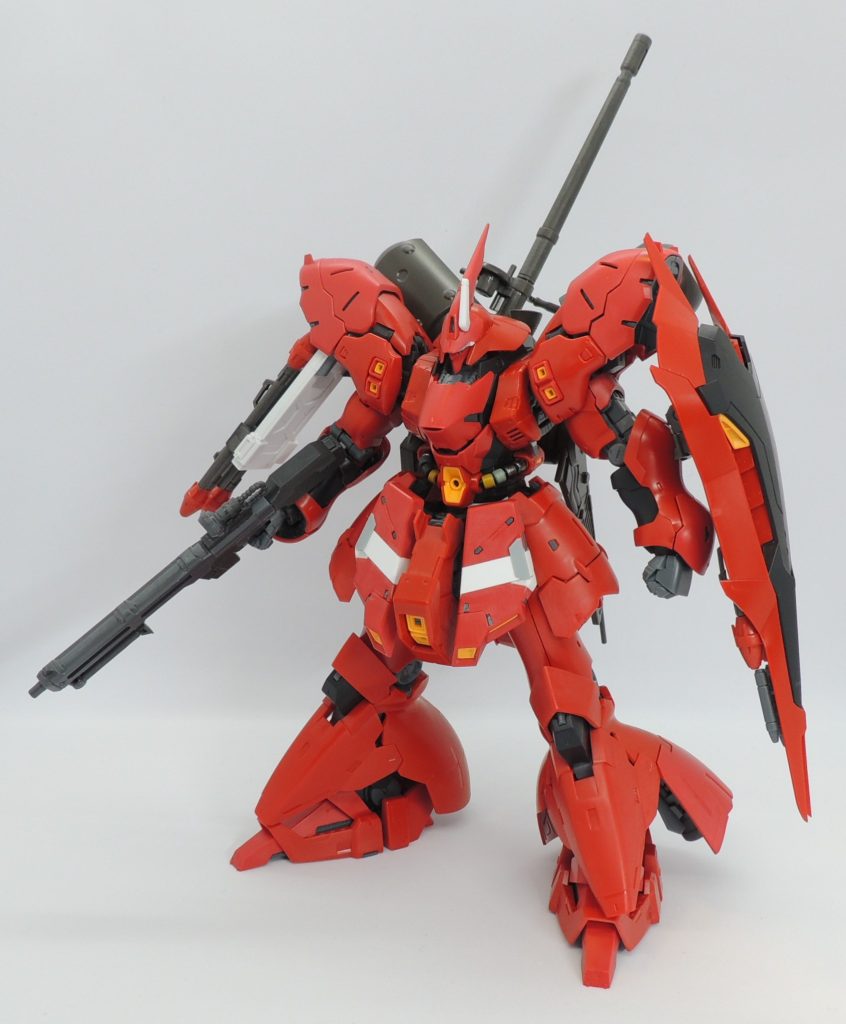 フロントアーマーはプラ板を挟んで5㎜延長。腹部と下半身の接続軸を穴1つ分後方に下げ、ランゲ・ブルーノ砲の可動のクリアランスを確保。