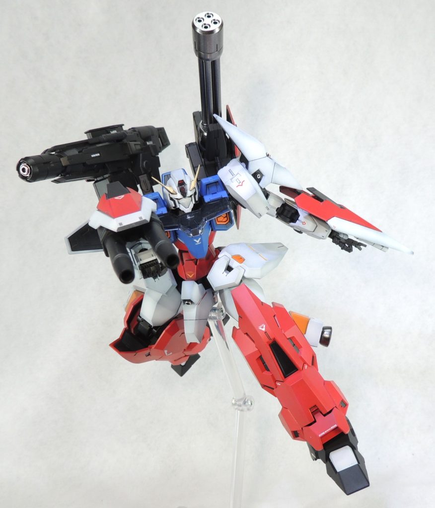 とっさに、2連装ビーム・キャノンを構えたところ。