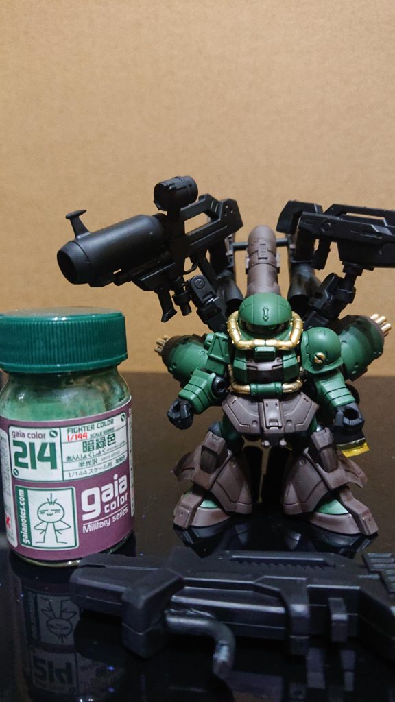 暗緑色黒サフマホガニーサフガンダムマーカーイエローゴールド