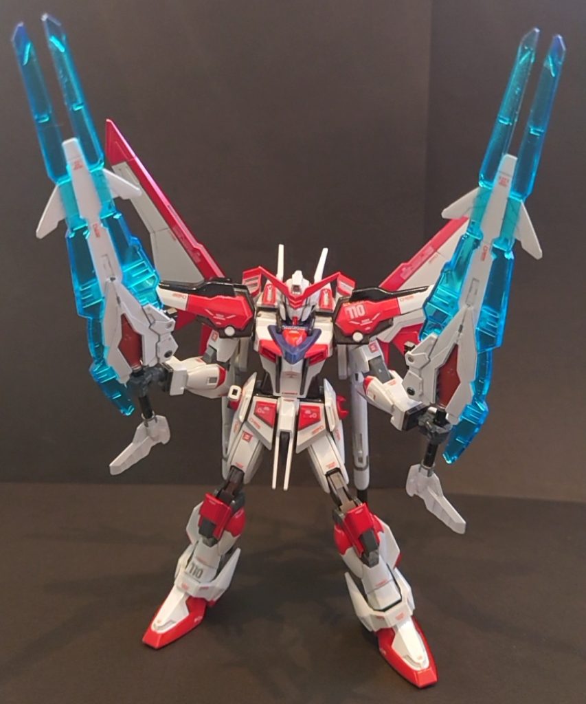 カレトヴルッフフェーダーは全てクリアブルー成型色でしたが、こちらも白赤に塗装。