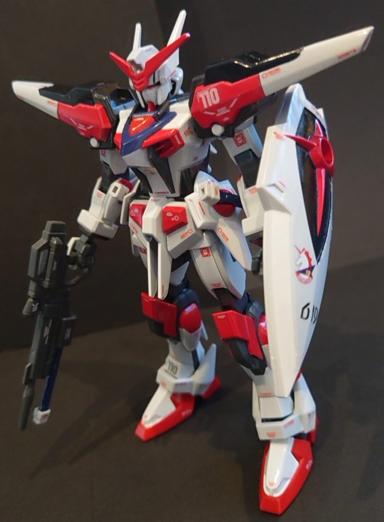 アカツキ単体で元々は全身金メッキでしたが、プロショップ限定品ということで自由に塗装を楽しめるように金メッキパーツがホワイトに近いライトグレーになっていました。