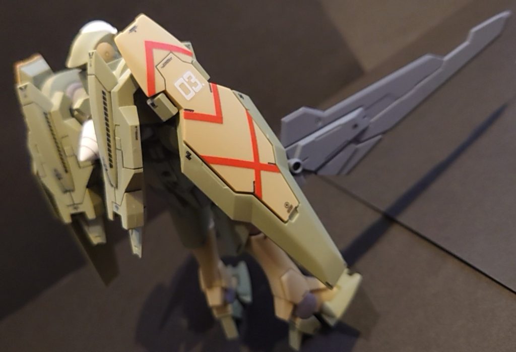 シールドは余ってた赤ラインデカールで個性出してます。