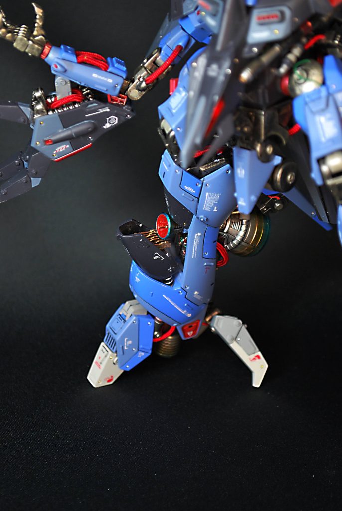 スネが開いてバーニアが出る機構を製作してみました。