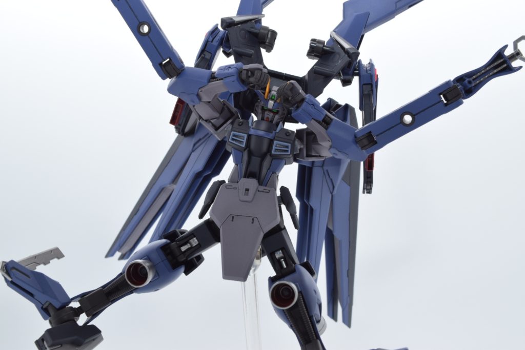 下から覗き込むとフリーダム顔が拝めます