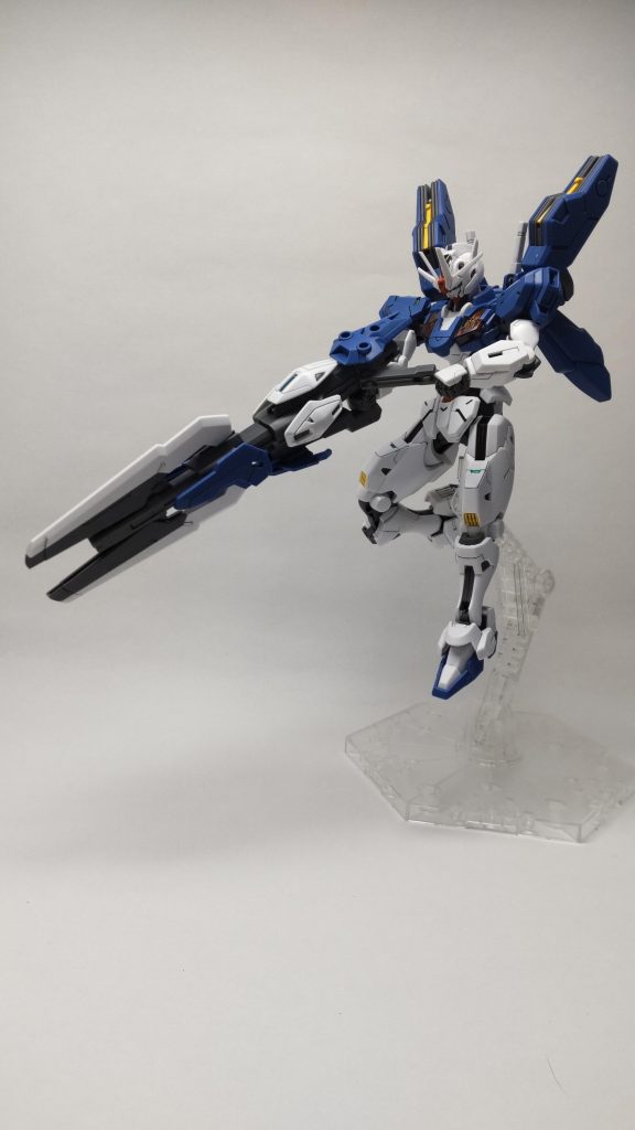 違う形の両手持ち射撃