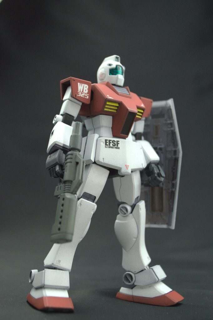 ビームスプレーガンと、何分初期のHGUCなので残念なハンドパーツを、ウェポンセット8のものに換装しました