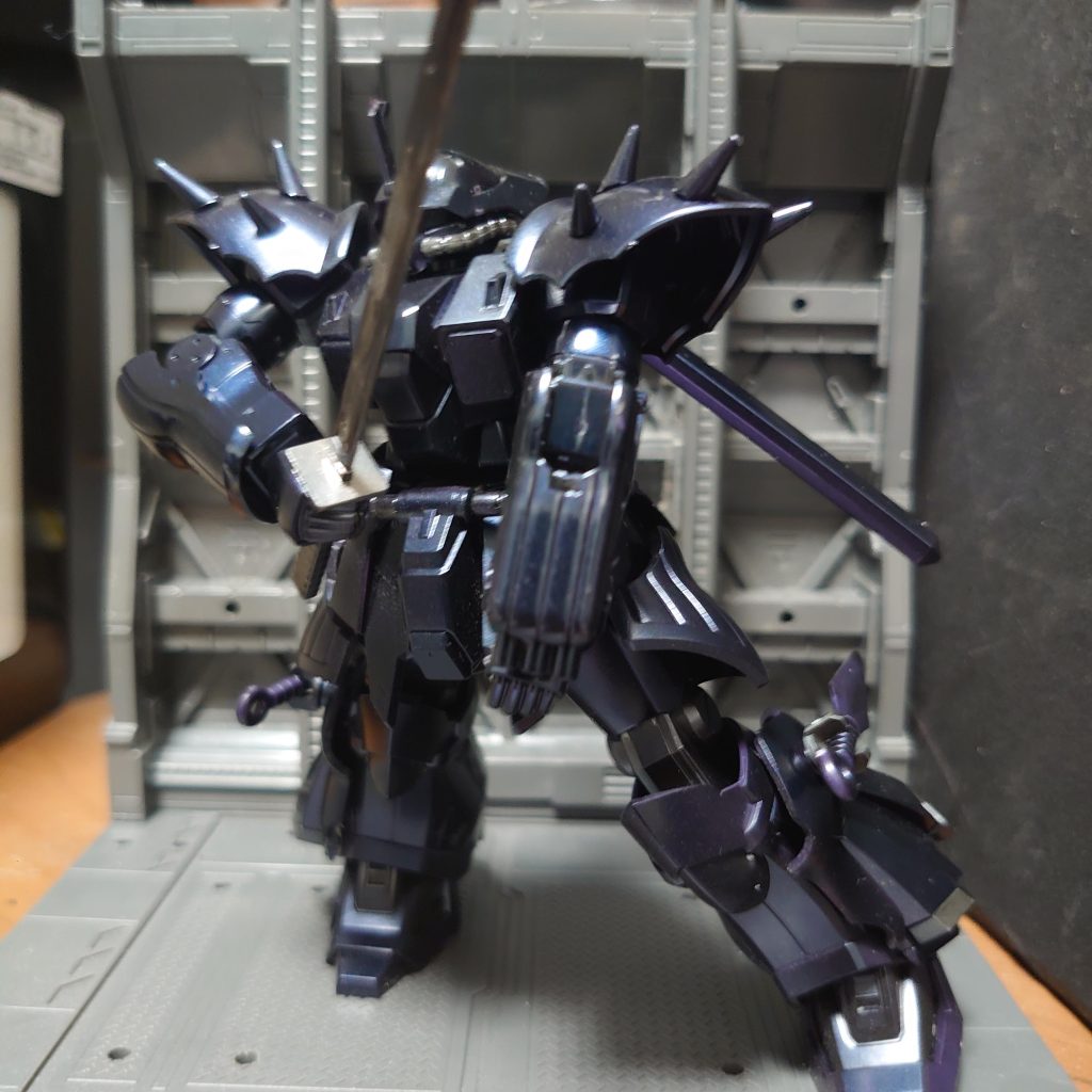 補修完了後、整備班員の間で奇妙な噂が流れ始めるのに時間はかからなかった…。曰く、パイロットが乗ってないのに動き出す。曰く、コクピットから謎の通信が入る。いつしか整備班内ではGESPENST(ドイツ語で「亡霊」の意)と囁かれる…