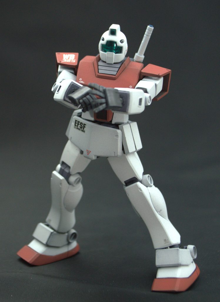 前で手を組むこともできます腰サイドアーマーは箱絵のように厚く作り直しました。