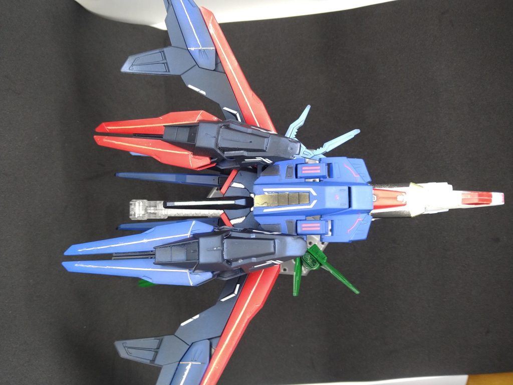 パーフェクトストライクフリーダムとアメイジングストライクフリーダムのバックパックとHgucZZガンダムの前の部分で戦闘機風に制作してみました。