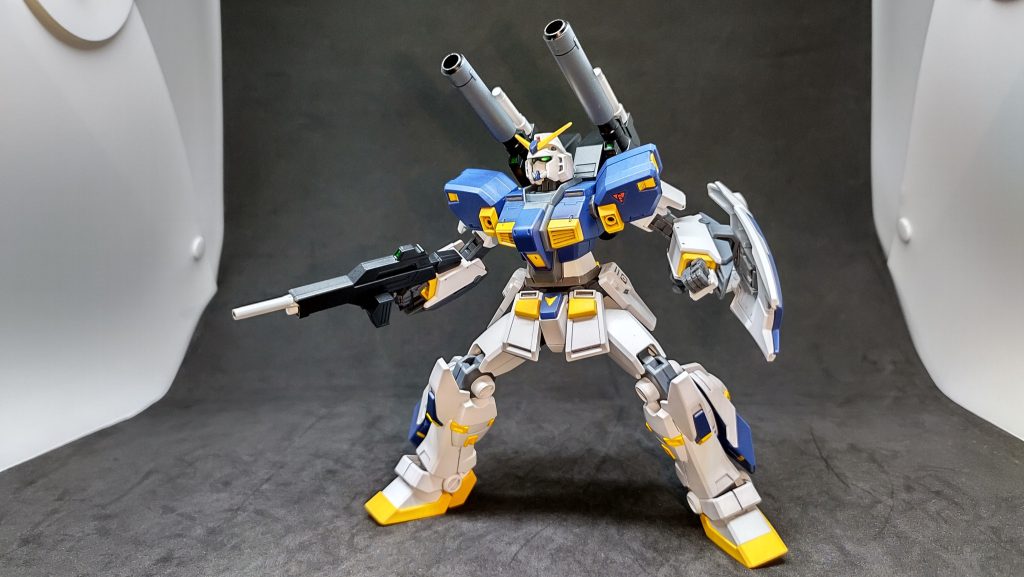 キャノンで砲撃。ガンダムなのに、ガンキャノンめいてます。