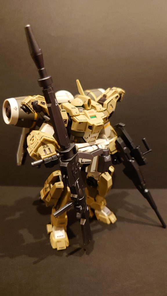 ビームサーベルのグリップを付けるの忘れてますね