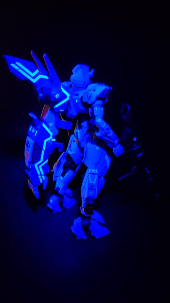 ルブリスなのでオックスアースのモビルスーツってことで。虎の手は他のモビルスーツの物って事ですが、これもオックスアースなのかな?