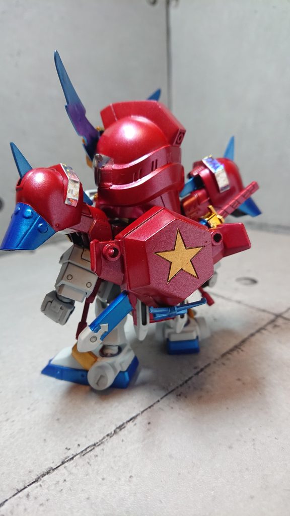 刀は武久丸で鞘は旧キットのコアランダーをぶち抜いて固定。側面にはノリで作ったアーミーナイフをマウント可能。作ってる途中で、帽子が邪魔でコアランダーが見えない事に気付いたけど時すでに遅し。