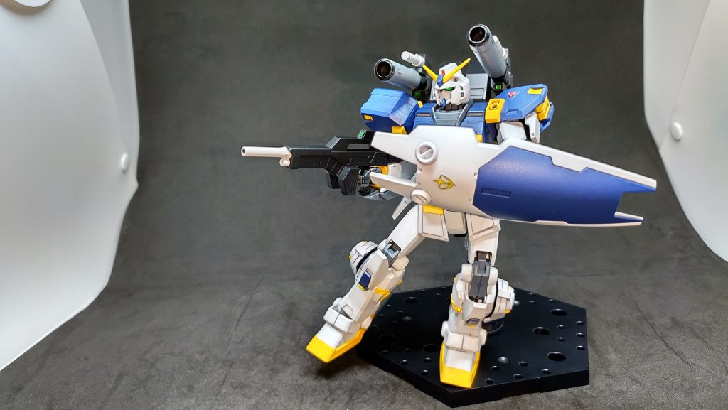 ホバー移動しながらの射撃をイメージして。ぶっちゃけいうと、ボトムズのローラーダッシュをイメージしてました。