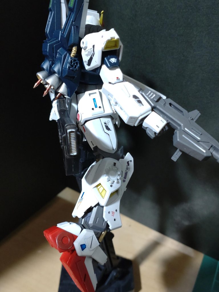 ペタペタデカール張りピンセットちょっと高いのを買ってみたら…無茶苦茶使いやすいwとりあえず全てを安い物で揃えて始めたので色々感動する工具が増えてきた