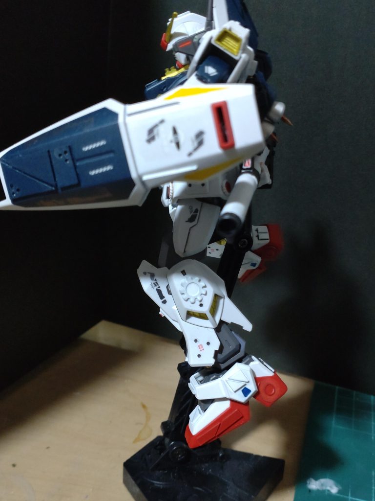 エゥーゴの文字白に白じゃねw