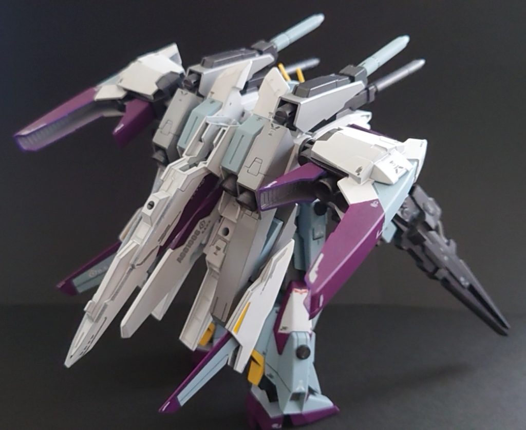 ライトニングガンダム・アスプロス・スカイハイ・フルバーニアンライトニングBWSを2機合体した形態以前と比較して各段に引き上げられた基本性能は、柔軟な動きで戦場に対応できる高機動白兵戦用の機体として生まれ変わった。