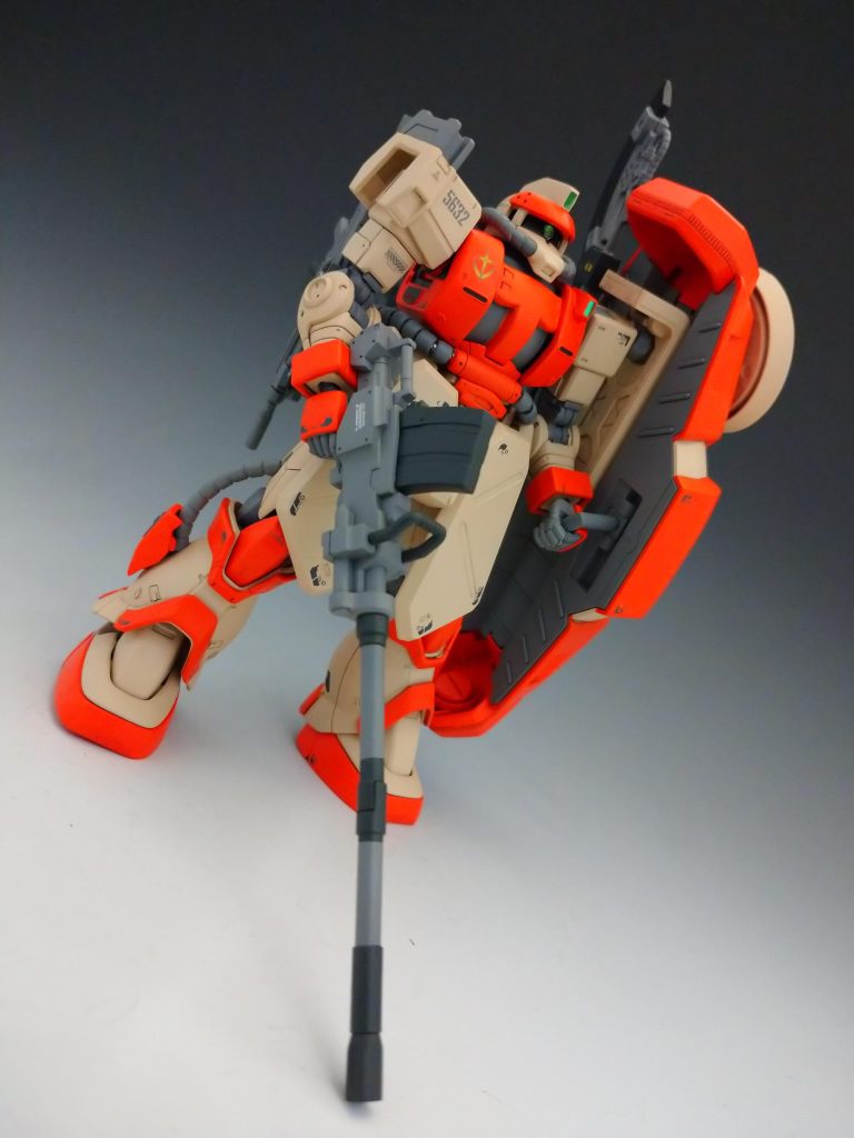 連邦ザクという事なので連邦の武装をもってきたのですが、ここまで充実してたらザクである必要はどこにもないなと途中思ったりしましたがそこはそれ、連邦MSのガンプラ持ってないのでそのまま続けました。