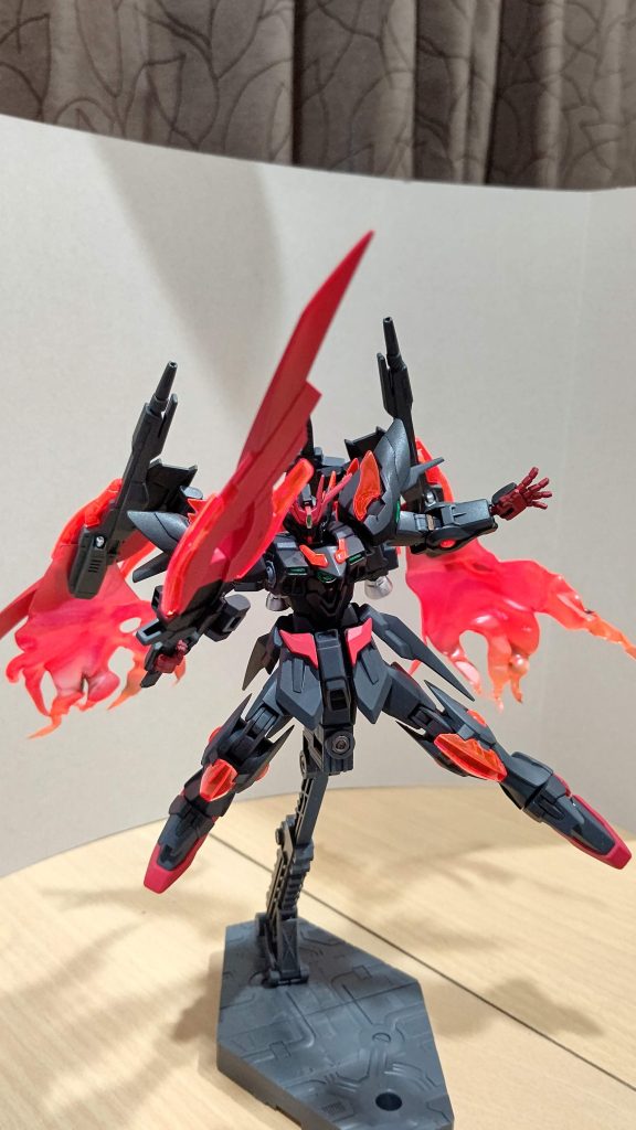 炎エフェクトはバスターライフルで挟み込んでいるだけなので、ライフルはこの位置からあえて外しません。