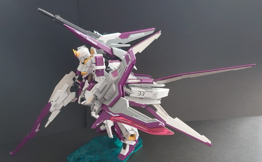 BWSのハイエンドモデルと合体することで、異次元の機動力と火力を実現する