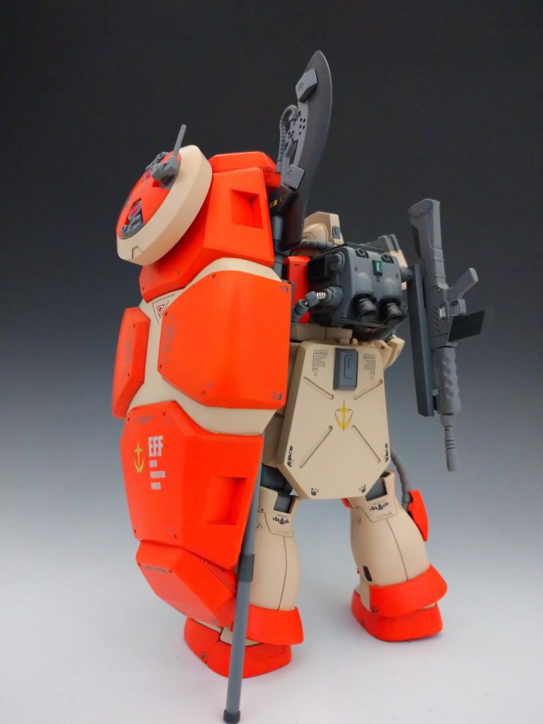 画面ではわかりませんがバックパックを5ミリ程厚みを増してましてアレックスのライフルを懸架しやすくしています。またスカートにも干渉しなくなりました。