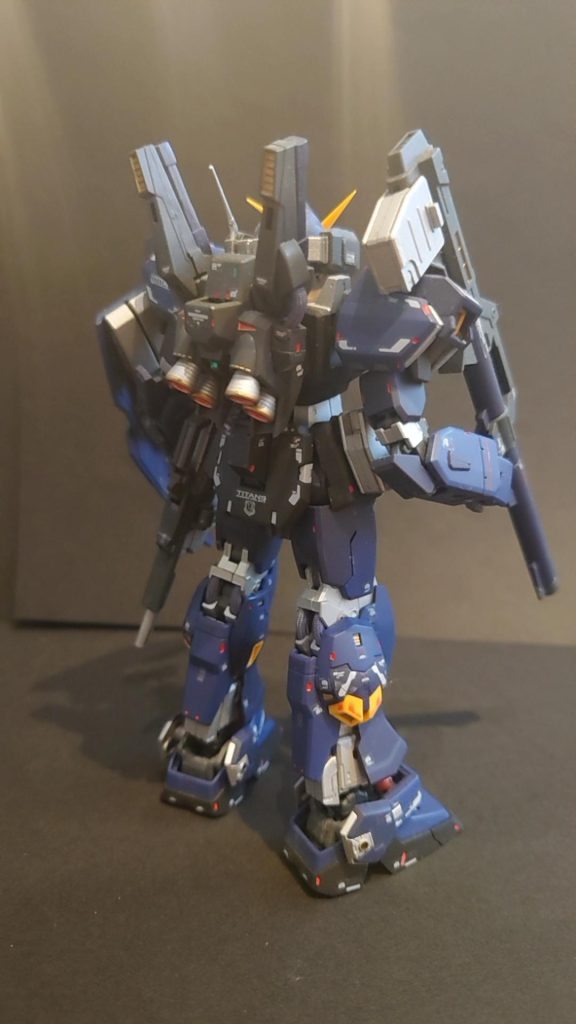 製造コストはペガサス級戦艦数隻に匹敵すると言われているが、存在自体を疑問視する意見もあり、データ上にのみ存在する架空の機体とする説もある。