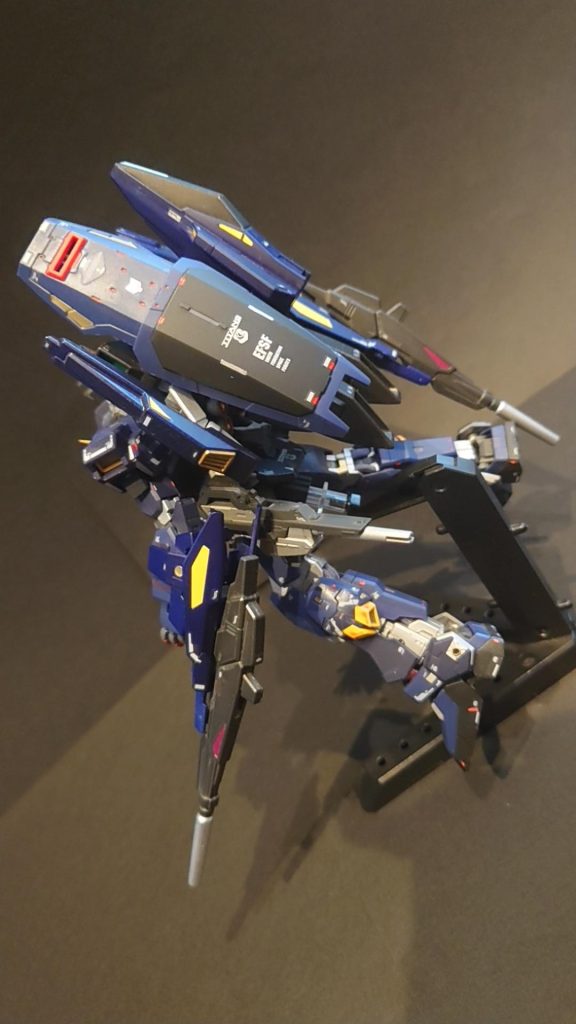 元々高性能な機動力が更に強化され、稼働可能時間の大幅な増加ができるが、高すぎる機動力に通常のパイロットでは負荷Gに耐えることが出来ずにコックピットで圧死してしまう。