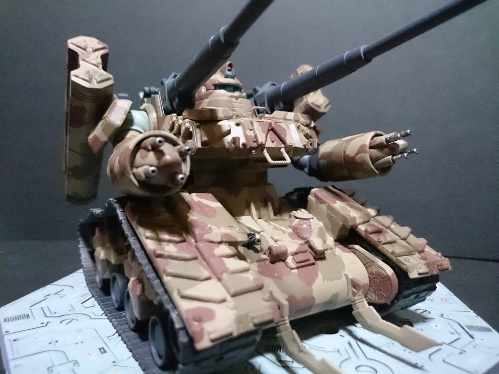 地上で製造・保管されていたものに多少の火力増強とペイントを施してはいるが、投入された数が少なかった事と、元々のコンセプトが戦車の延長であり、近接戦も視野に入っているザクとの相性が良くなかったため、大きな戦果は残せていない。しかし、こういった兵器がなければ一年戦争時のジオンの支配地域はさらに広がっていたのは間違いない。