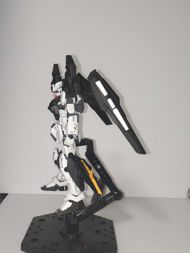 アスタロト・ディニティ(アサルトブースター&高機動型ユニット)–3枚目/制作者：シャンピン