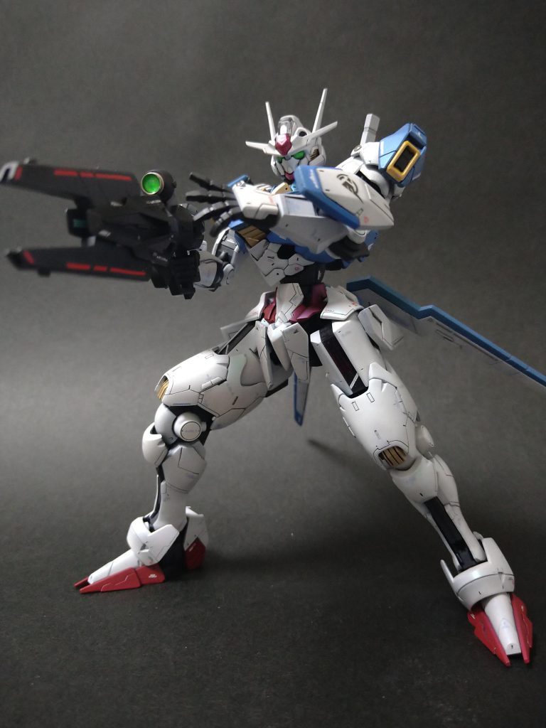 ビットオンフォーム形態。腰後ろの長いガンビットも、自重で垂れ下がってしまうのでストッパーを設けてます。