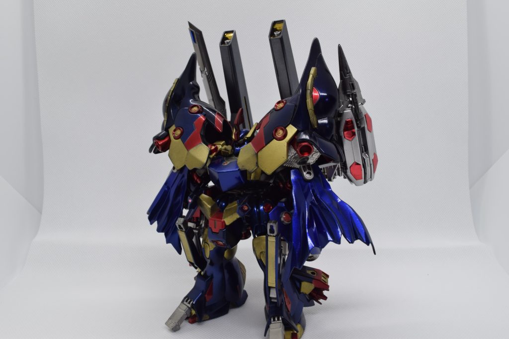 色は全てメタリック塗装見ての通り可動はほぼ死んでいます…