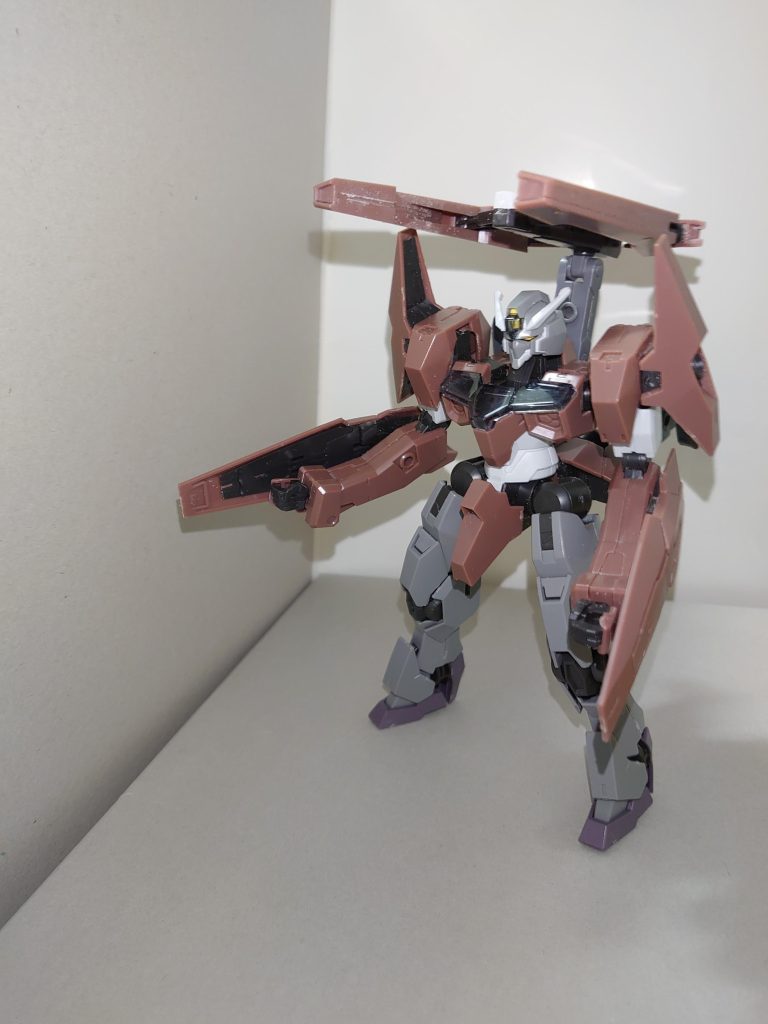 フェイズドアレイキャノンMA形態では機首となる装備。最大出力がルブリスソーンのものより下げられたが、連射が利く。開いた状態では、さらに幅広なビームを発射できる。MA形態では閉じた状態でのみ使用可能。