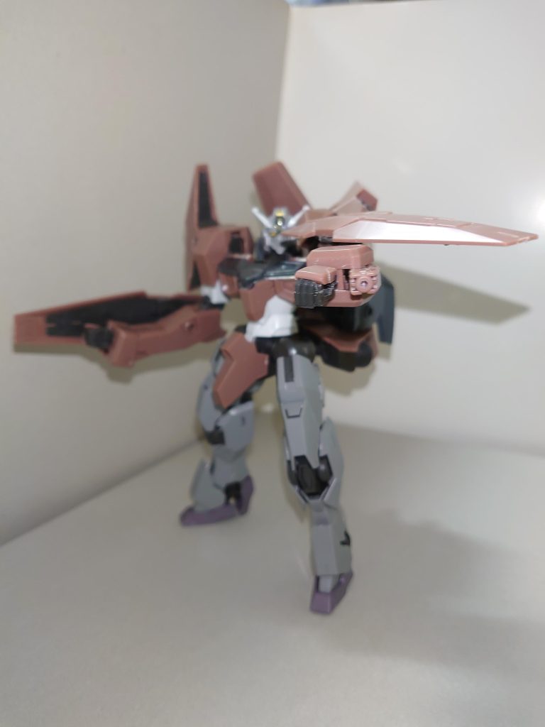 収納式速射砲両前腕に設けられた実体弾兵器。通常は使われない。