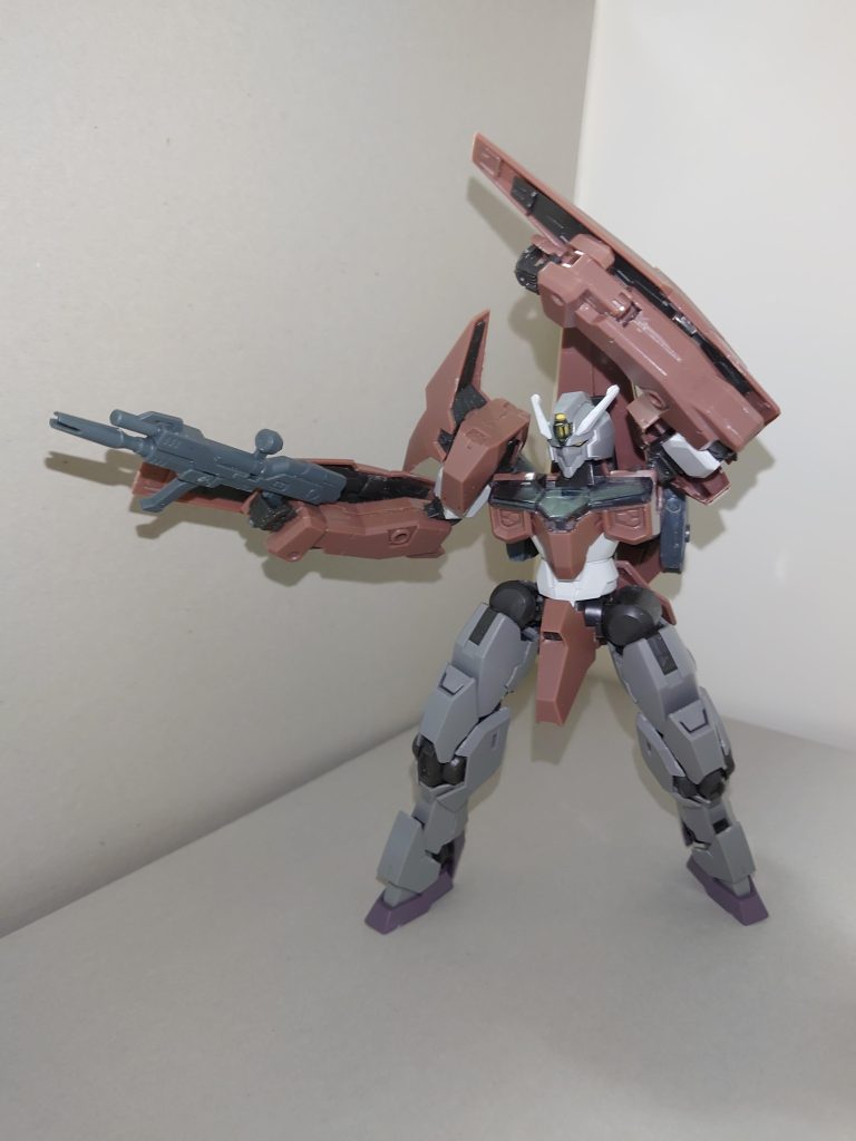 ビームライフルルブリスソーンのビームディヒューズガンと比べて取り回しに優れる。MA形態では脚部にマウント。 はぐみ「そこだーっ！」