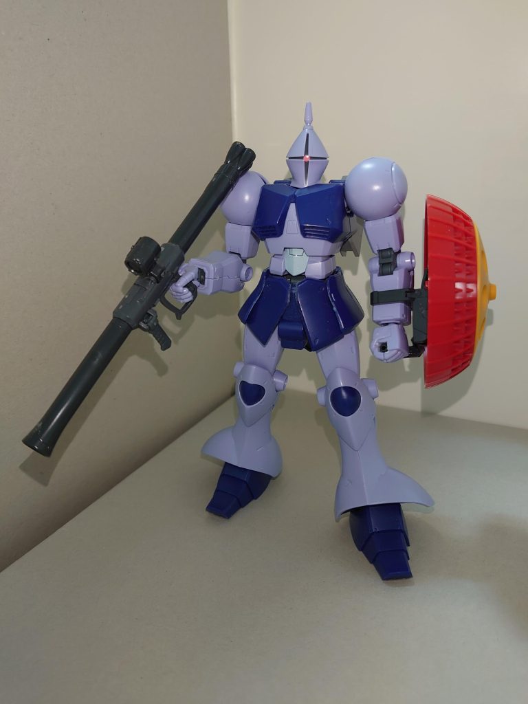 【概要】MS-15A→MSZ-002A / ギャンPoppin'partyのギター担当・花園たえが制作したガンプラ。たえのガンプラデビュー作は、同じポピパのギター担当・戸山香澄に倣って、旧キットの1/100ガンダムMk-Ⅱ(現存せず)だったが、塗装と接着の煩わしさに難渋していたようで、2作目となる本作は、作りやすい1/144キットを選択した。それがこのHGUCギャンである。武器などはジャンクの寄せ集め。