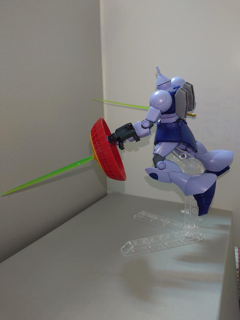 シールド→本体:はいぱーギャン子、マウント部:ヴァリュアブルポッドバックパック→ガンヴォルヴァビーム刃→ウイングゼロ炎の余りシールドからのビーム→ミカエリスその他→ギャンREVIVEビーム刃をウイングゼロ炎のものに変えたことで、刀身がより長くなりました。